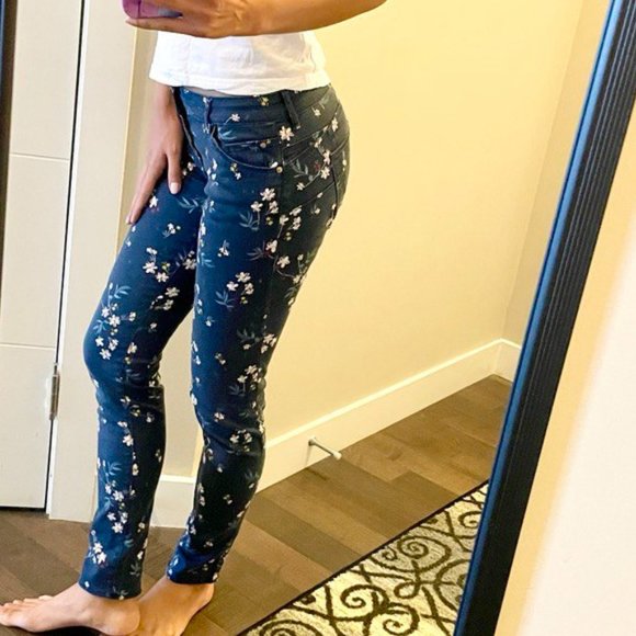 Beautiful floral jean/pant - Picture 2 of 9